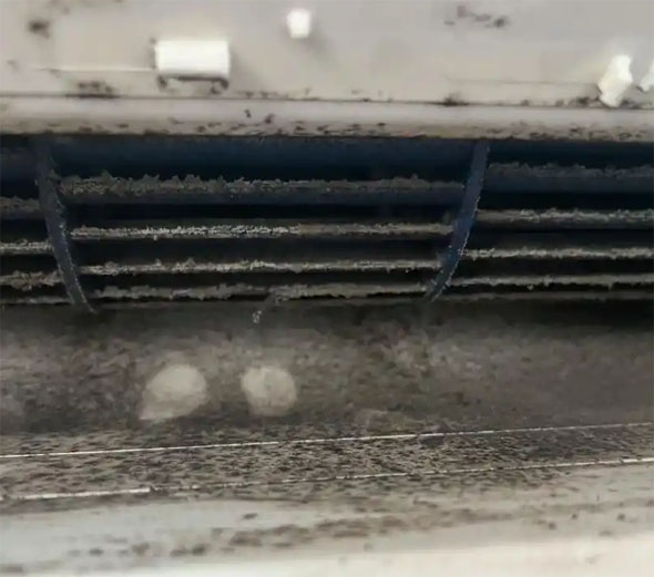 麻江空调吹的风有股烧焦味是怎么回事